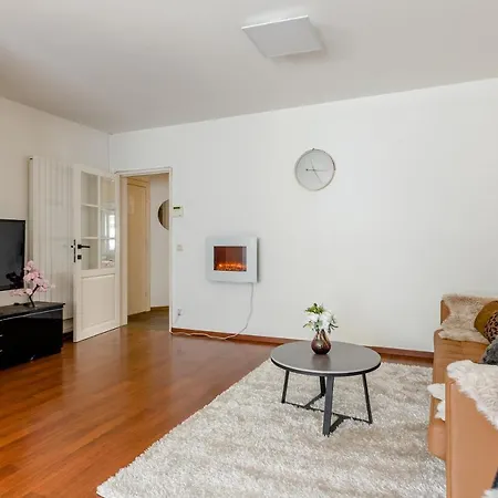 Luxe With Parking & Garden In Wilrijk *